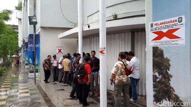 Pedestrian di Surabaya rusak karena pembangunan hotel/