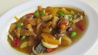 Ikan yang dikeringkan dan diawetkan dengan garam ini sering dinikmati dengan nasi dan juga sambal plus lalapan. Akan tetapi, rasanya yang sangat asin dan aromanya yang cukup tajam, bikin orang bule sering menghindari makanan ini. (Foto: dok. detikFood)