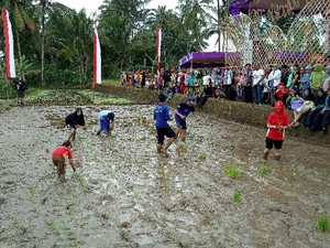 Pagelaran Makaryo Tani, Cara Banyuwangi Ajak Generasi Muda Bertani
