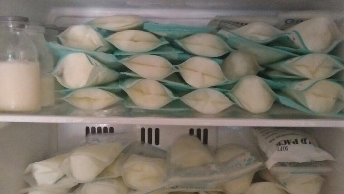 Ilustrasi ASI perah di freezer