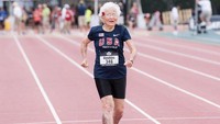 Julia Hurricane Hawkins berusia 101 tahun menyabet rekor dunia lari cepat sepanjang 100 meter dengan waktu 40,12 detik. Foto: Instagram @usatf