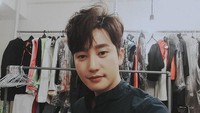 Foto: Park Si Hoo bersama juga dengan aktris jung Ryeo Won menjadi duta pariwisata pada tahun 2011. Mereka dipilih untuk mempromosikan pesona dan keindahan Korea Selatan (park_si_hoo_01/Instagram)