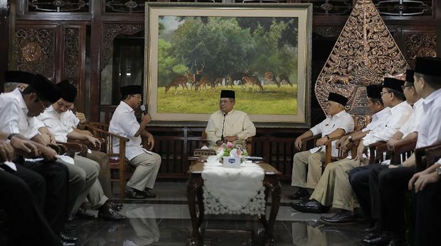 SBY memberi masukan ke Prabowo-Hatta dan timses / 