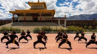 Di Biara Druk Gawa Khilwa, Nepal, traveler bisa melihat para biksuni yang begitu tanggguh dan sangar. Bagaimana tidak, mereka bisa Kung Fu! (Swati Jain/BBC Travel)