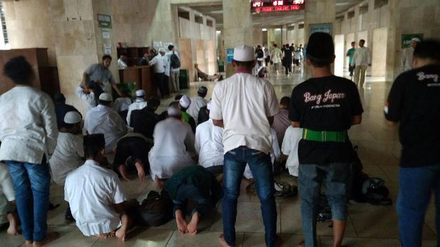 Sebelum Pulang, Massa Aksi 287 Salat Asar di Istiqlal