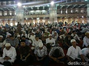 Foto: Massa Aksi 287 Salat Jumat di Masjid Istiqlal