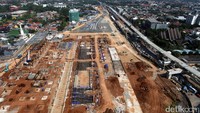 Pembangunan moda transportasi Mass Rapid Transportation (MRT) Jakarta Fase I Lebak Bulus-Bundaran HI sepanjang 16 km saat ini sudah mencapai 74,89%.