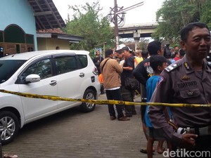 2 Mayat di Dalam Mobil dan Dapur Ditemukan di Sleman