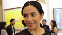 Saat datang ke acara Pembukaan ART 2017 Angel Pieters terlihat mengenakan baju menerawang. (Foto: Angel Pieters (Hanif/detikHOT)