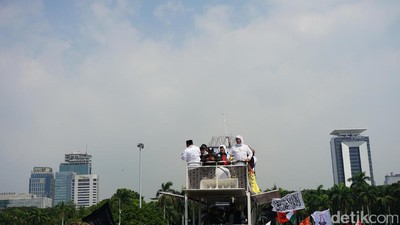 Foto: Massa Aksi 287 Bergerak dari Masjid Istiqlal ke MK