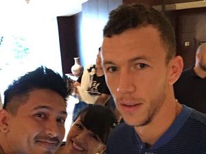 Rezeki Nomplok Ryan Delon-Sharena Saat Kejar Inter di Singapura