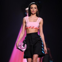 Duduk di urutan terbuncit, model Australia menghasilkan US$ 6 juta. Selain dari modeling, pundinya juga bertambah berkat lini kosmetik organiknya, Kara Organics. (Foto: Getty Images)