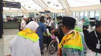 Suhu 44 Celcius Sambut Jemaah Haji Pertama Indonesia di Madinah