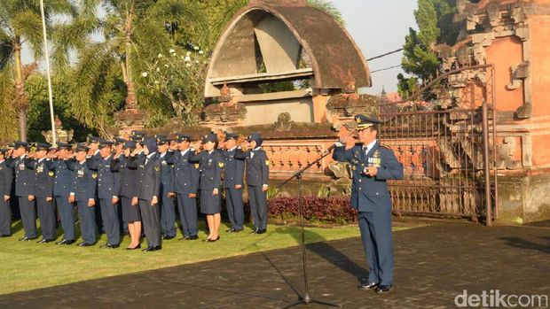 Danlanud Ngurah Rai Kolonel Pnb Wayan Superman ziarah ke Taman Makam Pahlawan Pancaka Tirta Tabanan.
