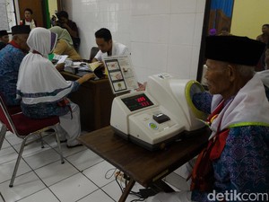 28 Calhaj Embarkasi Surabaya Ditunda Keberangkatannya