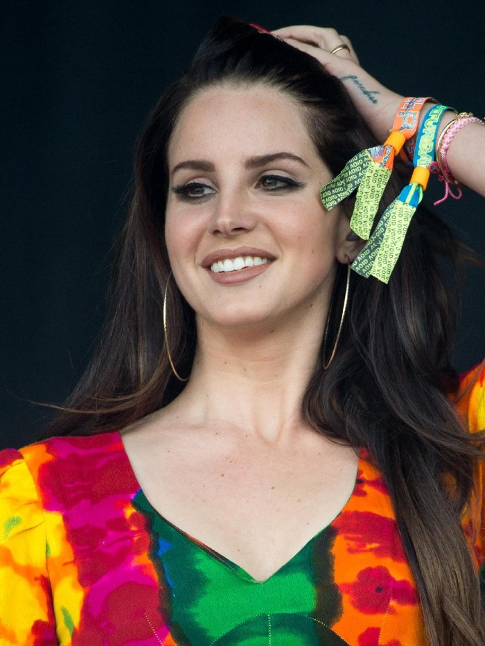 CARSON, CA - MAY 20:  Singer Lana Del Rey performs onstage at KROQ Weenie Roast y Fiesta 2017 at StubHub Center on May 20, 2017 in Carson, California.  (Photo by Alberto E. Rodriguez/Getty Images for CBS Radio Inc.)