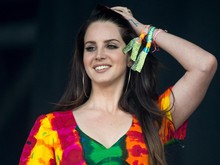 Lana Del Rey Pacaran sama Pemburu Buaya