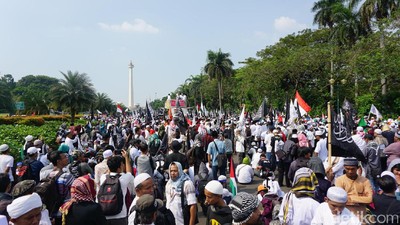 Foto: Protes Perppu Ormas, Massa Aksi 287 Padati Silang Monas