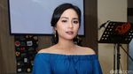 Manisnya Gita Gutawa dengan Blue Dress