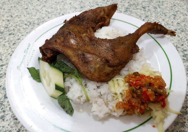Puedes Poll! Bebek, Mie Sampai Sego Sambel yang Sedap di Surabaya