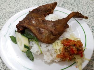 Puedes Poll! Bebek, Mie Sampai Sego Sambel yang Sedap di Surabaya