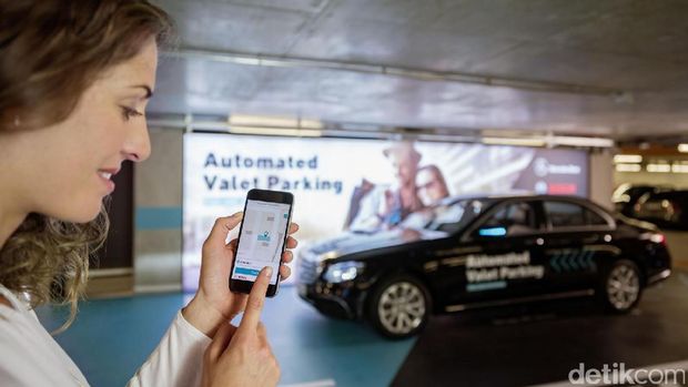Cukup pakai HP untuk parkir mobil