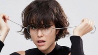 Anda juga bisa menggunakan kacamata untuk mencegah tangisan dan mengurangi iritasi.  Foto: Asos