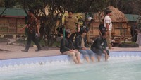 Tempat pemandian air panas belerang ini baru diresmikan tanggal 25 Juni 2017 lalu. Sejak diresmikan, sampai sekarang wisatawan pun banyak yang datang untuk rileksasi dan menghilangkan penat (Hakim Ghani/detikTravel)