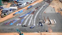 Capaian tersebut dengan rincian pekerjaan stasiun layang MRT Jakarta mencapai 62,42%, dan untuk stasiun bawah tanah, progresnya mencapai 87,48%.