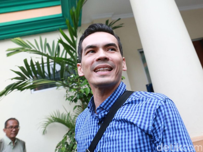 Soal Tuduhan Biseksual, Atalarik Syah Angkat Bicara Soal Tuduhan Biseksual, Atalarik Syah Angkat Bicara
