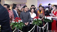 Dian dan Indraguna ikut meresmikan acara Art Jakarta 2017.