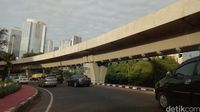 Jelang Open Traffic, LED Simpang Susun Semanggi Sudah Hiasi Jalan