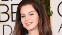 Oleh karena itu, Lana Del Rey mempertimbangkan untuk merilis 25 lagu sekaligus. Foto: Getty Images