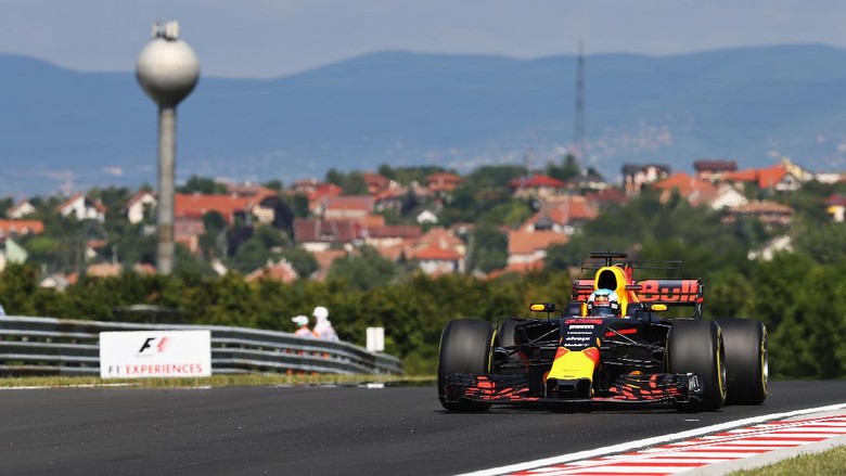 Ricciardo Tercepat di Latihan Pertama Ricciardo Tercepat di Latihan Pertama
