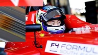 Keanon Santoso mengawali kariernya di usia 9 tahun. Keanon lahir pada 19 Juni 2000. Ia anak kedua dari tiga bersaudara. Nama Keanon Santoso cukup berkibar di dunia Gokart. (Foto: Yuki Kato dan Keanon (Instagram Keanon)
