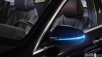 Jadi tinggalkan saja kendaraan Anda di depan, mobil akan langsung mencari lahan parkir sendiri. Foto: Mercedes-Benz/Bosch
