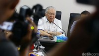 Aturan baru ini diprotes oleh kalangan pedagang, yang meminta aturan tersebut direvisi. Usulan revisi disampaikan lewat Persatuan Penggilingan Padi dan Pengusaha Beras Indonesia (Perpadi).