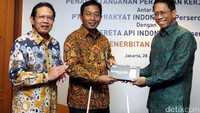 Kerjasama itu berupa layanan kartu kredit, BRIGUNA, KPR BRI, KKB BRI, Mobile Banking BRI, dan Internet Banking BRI.