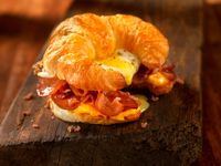 Renyah Gurih <i>Croissant</i> Aneka Isian yang Populer untuk Menu <i>Brunch</i>
