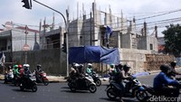Kini rumah tersebut telah berubah menjadi Rumah Gedong. Proses pembangunanya pun masih berlangsung hingga sekarang. Rachman Haryanto/detikcom.