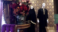 PT First Anugerah Karya Wisata atau First Travel adalah salah satu dari 11 entitas yang kegiatan penghimpunan dana nya dihentikan oleh Otoritas Jasa Keuangan (OJK). First Travel merupakan biro perjalanan wisata milik suami istri Andika Surachman dan designer pakaian muslimah Anniesa Hasibuan.
