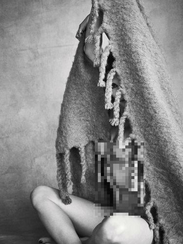 Usia 49 Tahun, Stephanie Seymour Tampil Tak Berbusana di Majalah