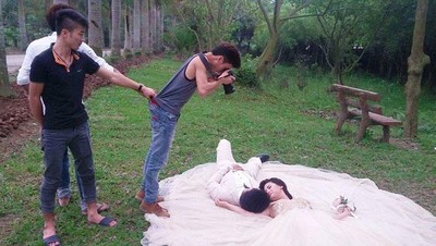Bikin Ngakak, Perjuangan Fotografer Jepret Prewed Keren