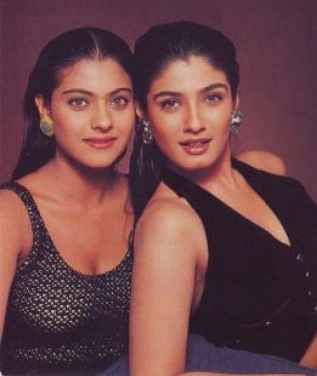 Kajol yang identik dengan rambut bob dan bandana dalam Kuch Kuch Hota Hai, pernah melakukan pemotretan dengan sesama aktris populer Bollywood, Raveena Tandon. Foto: Istimewa