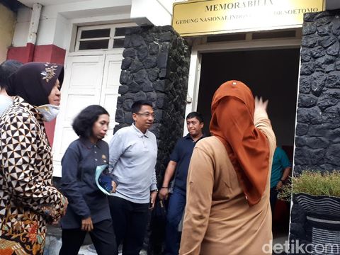 Risma kunjungi bangunan cagar budaya/