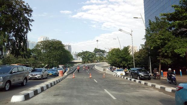 Pintu keluar Utara Simpang Susun semanggi juga masih ditutup.