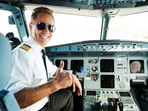 Kamu Pernah Perhatikan Tanda Ini di Seragam Pilot?