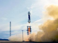 Wujud New Shepard, Roket yang Akan Bawa Orang Terkaya ke Antariksa