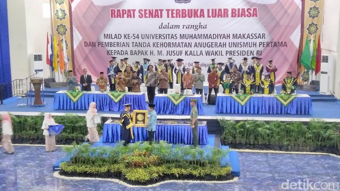 JK Raih Tanda Kehormatan dari Kampus Unismuh Makassar