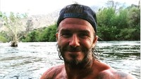 Aksi Beckham dari kacamata safety riding memang membahayakan tapi tak banyak juga netizen yang menyukai postingan Beckham karena memperlihatkan dia yang tengah santai. Foto: istagram @davidbeckham.